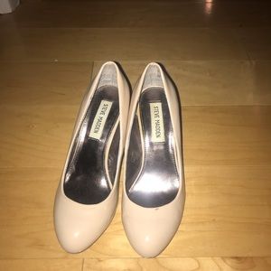 Steve Madden round toed heels Size 6